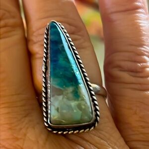 Beautiful Stone Ring size 8 1/2